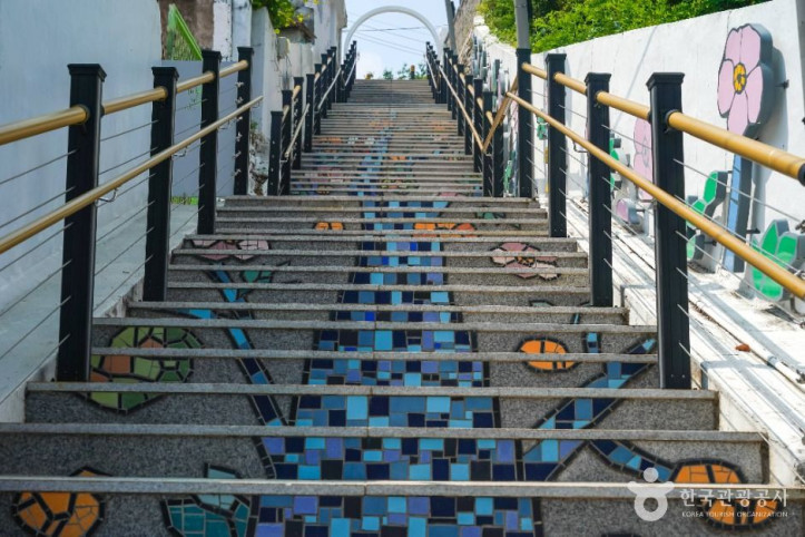 이천동_99계단_벽화마을_4_공공1유형.jpg
