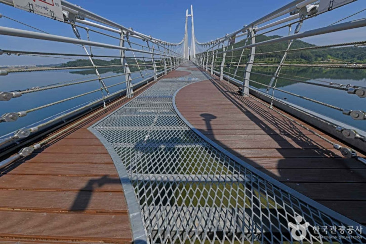 논산_탑정호_출렁다리_5_공공3유형.jpg