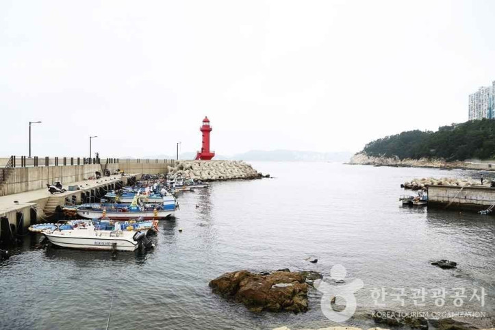 중리항_방파제_등대_2_공공3유형.JPG