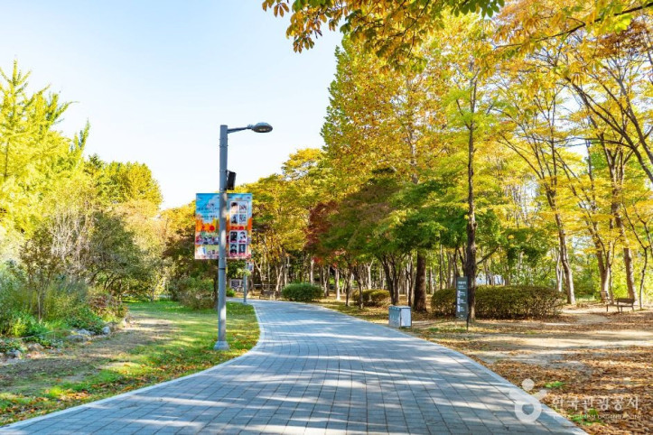 매헌시민의_숲_3_공공1유형.jpg