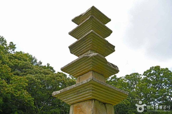 괴산_봉학사지_오층석탑_3_공공3유형.JPG