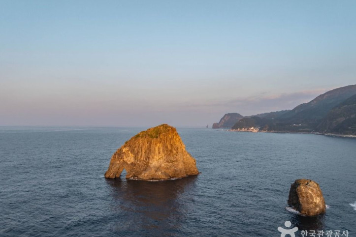 코끼리바위_(울릉도,_독도_국가지질공원)_3_공공1유형.jpg