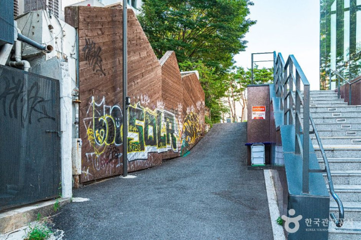 홍대_벽화거리_1_공공1유형.jpg