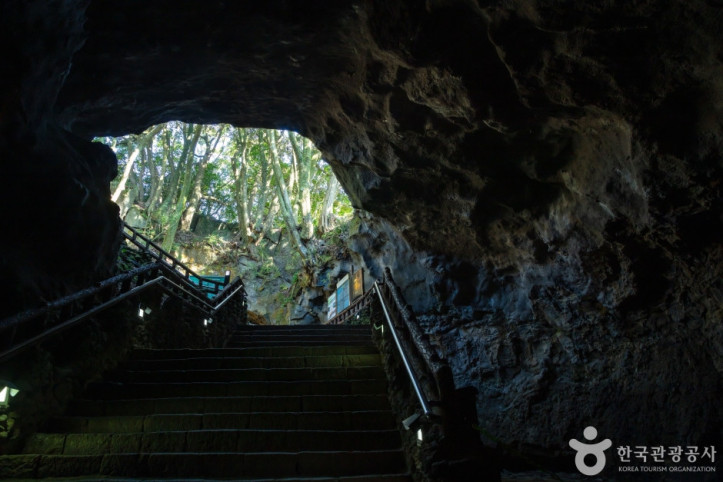 만장굴_(제주도_국가지질공원)_7_공공3유형.jpg