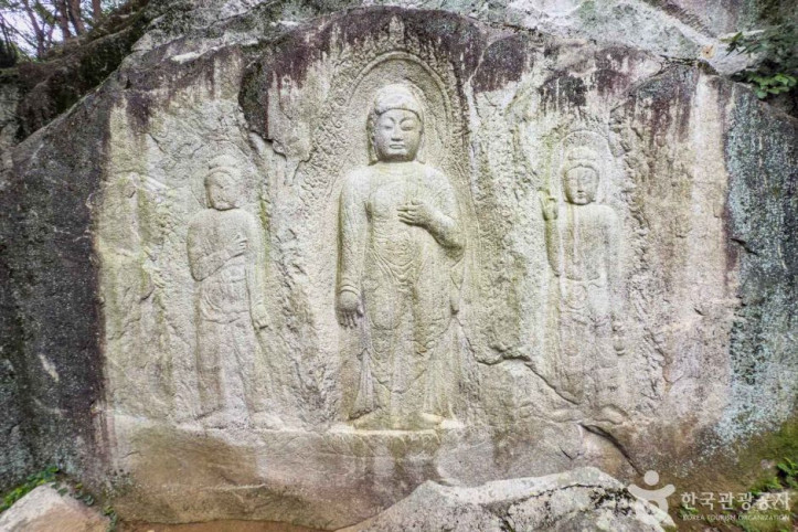 경주_율동_마애여래삼존입상_4_공공3유형.jpg