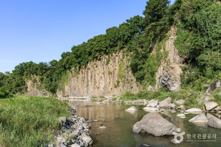 차탄천_주상절리_(한탄강_유네스코_세계지질공원)_6_공공1유형.jpg
