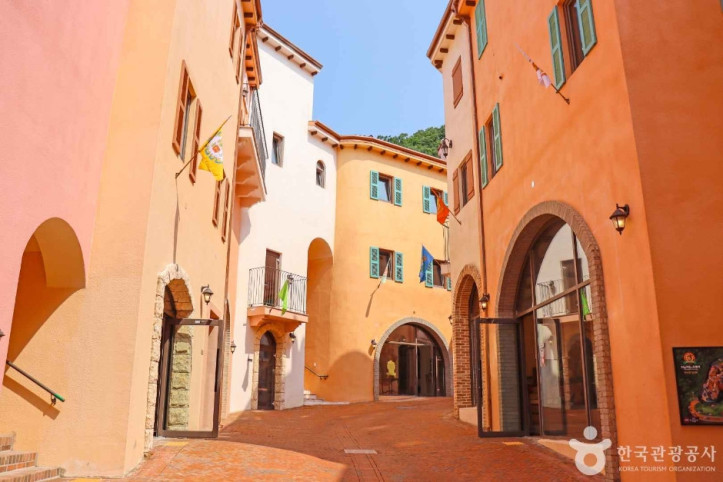 이탈리아마을_피노키오와_다빈치_2_공공3유형.jpg