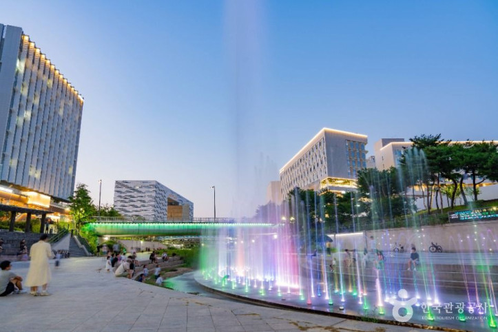 방축천_음악분수_1_공공1유형.jpg