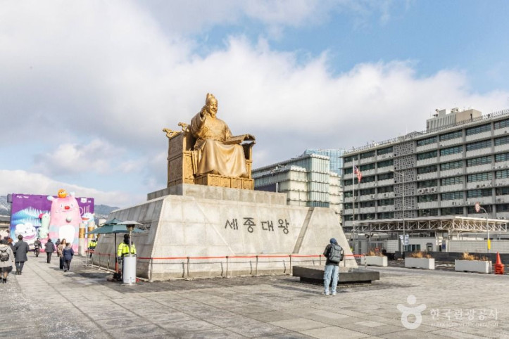 세종대왕 동상 여행 추천 - 메고지고