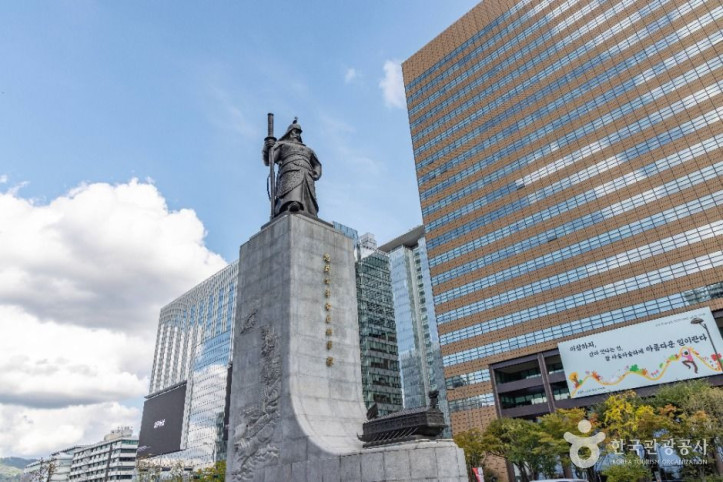충무공 이순신 동상 여행 추천 - 메고지고