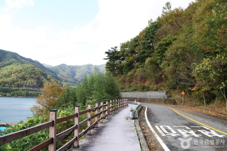 청암_하동호_산중호수길_4_공공3유형.JPG