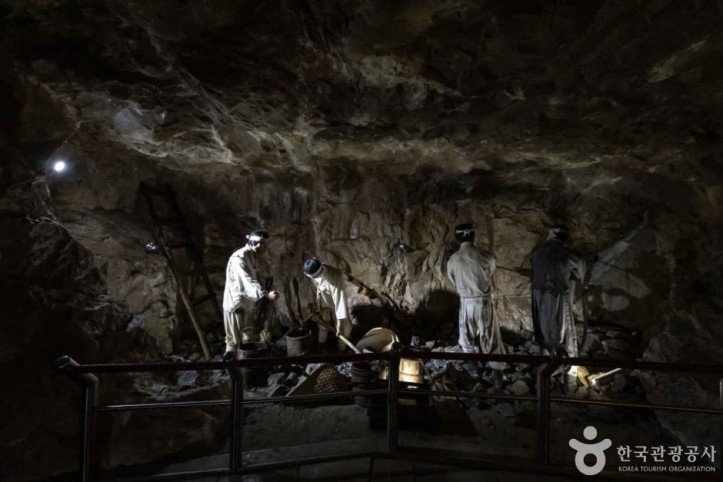 화암동굴_(강원고생대_국가지질공원)_7_공공3유형.jpg