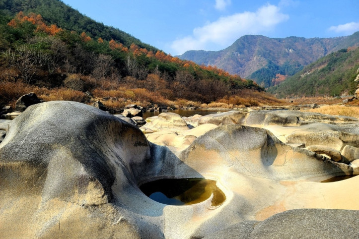 요선암 돌개구멍 (강원고생대 국가지질공원) 여행 추천 - 메고지고