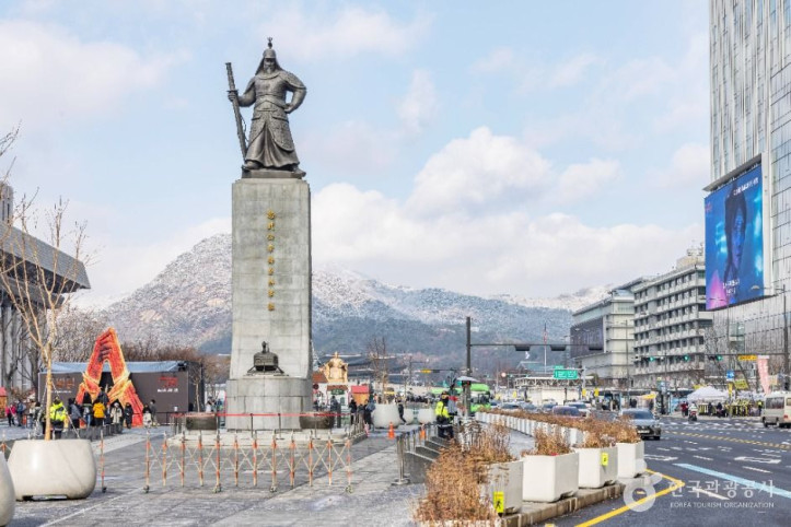 충무공 이순신 동상 여행 추천 - 메고지고