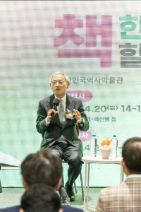 2025 세계 책의 날 : 책 한장 할래요?
