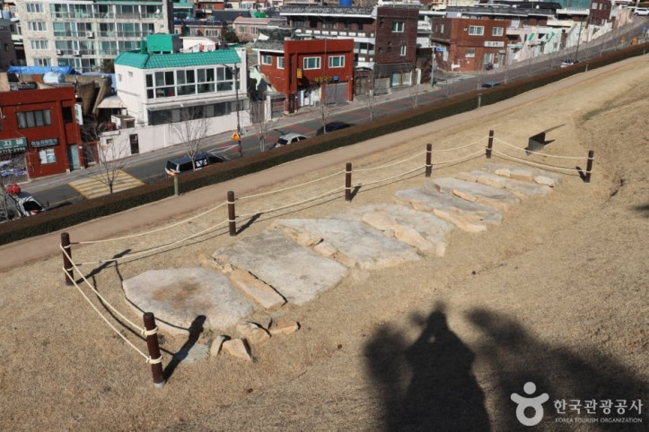 부산 복천동 고분군 여행 추천 - 메고지고