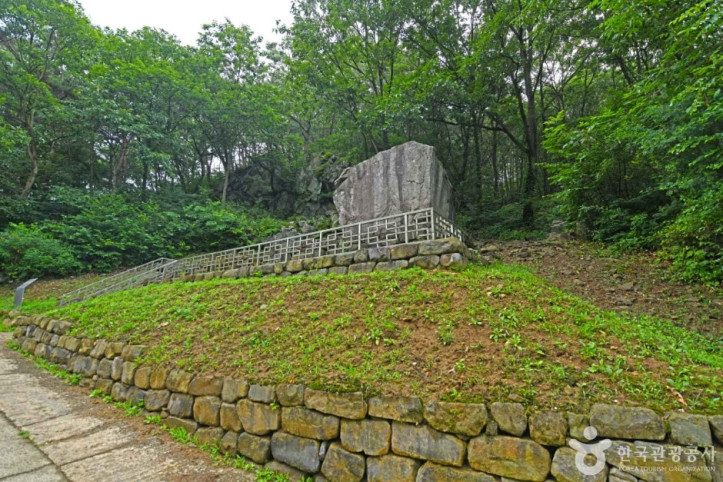 괴산 삼방리 마애여래좌상 여행 추천 - 메고지고
