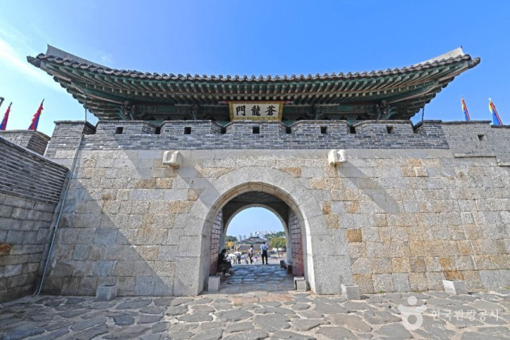 창룡문 여행 추천 - 메고지고