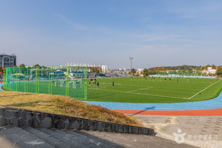 강남축구공원 여행 추천 - 메고지고