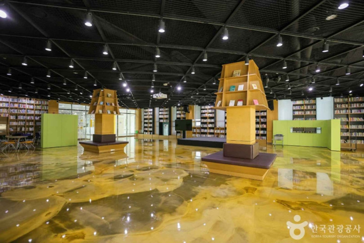 대구출판산업지원센터 여행 추천 - 메고지고