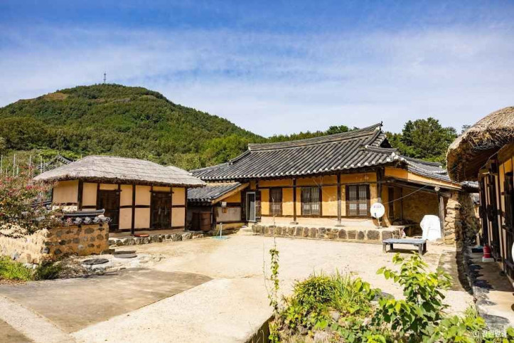 고성 왕곡마을 여행 추천 - 메고지고