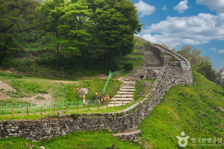 오산 독산성과 세마대지 여행 추천 - 메고지고