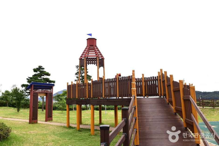 장보고공원 여행 추천 - 메고지고