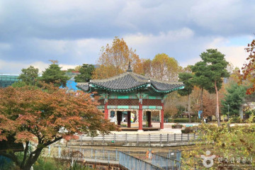 고하송진우선생동상 여행 추천 - 메고지고