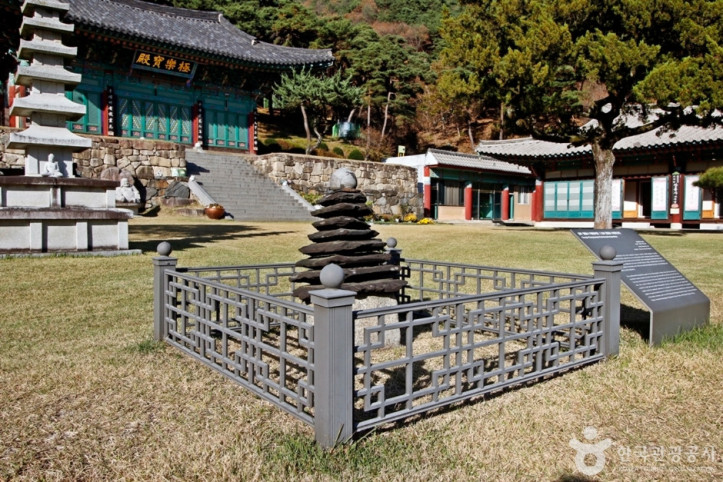 충주 창룡사 다층 청석탑 여행 추천 - 메고지고