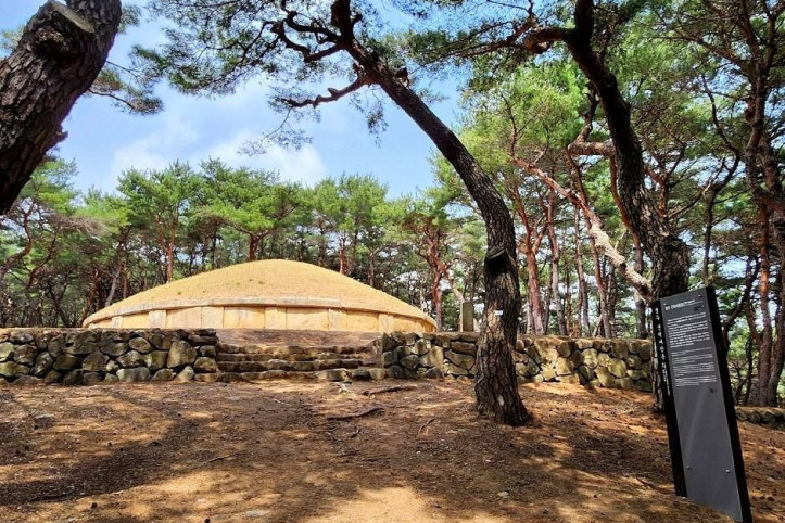 경주 진덕여왕릉 여행 추천 - 메고지고
