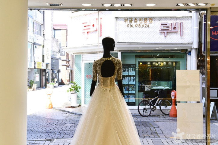 웨딩의 거리 여행 추천 - 메고지고