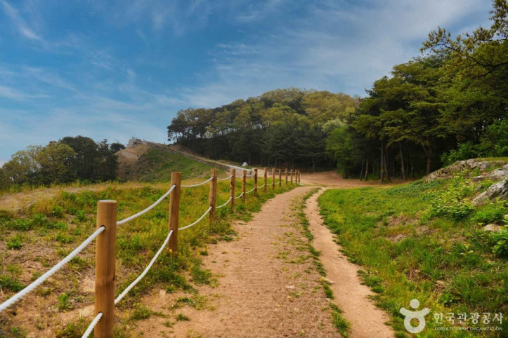 오산 독산성과 세마대지 여행 추천 - 메고지고