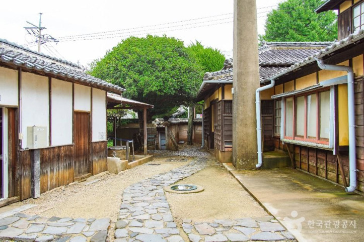 군산 영화의 거리 여행 추천 - 메고지고