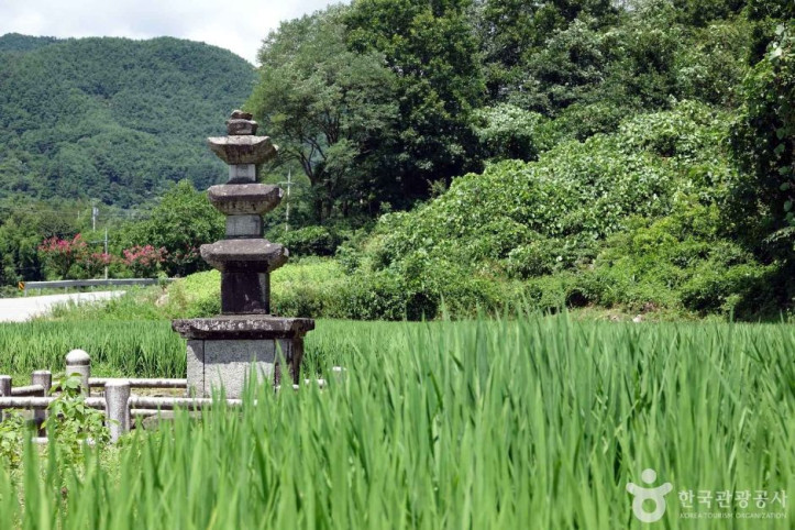 거창 갈계리 삼층석탑 여행 추천 - 메고지고