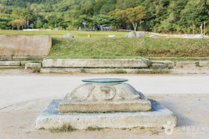 미륵사지 석등하대석 여행 추천 - 메고지고