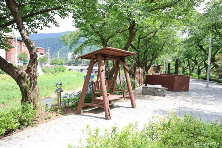 수안보온천 족욕길 여행 추천 - 메고지고