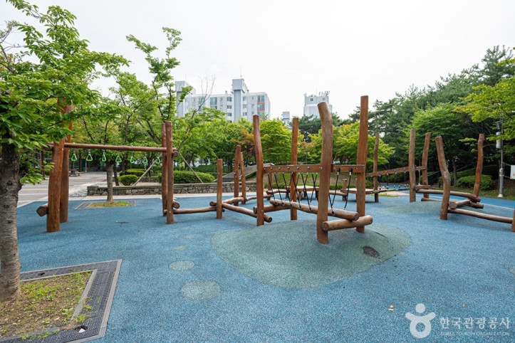 구봉산근린공원 여행 추천 - 메고지고