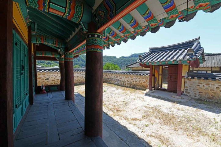 조헌사당(표충사) 여행 추천 - 메고지고