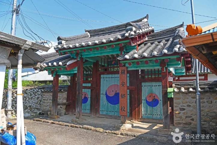 진안향교 여행 추천 - 메고지고