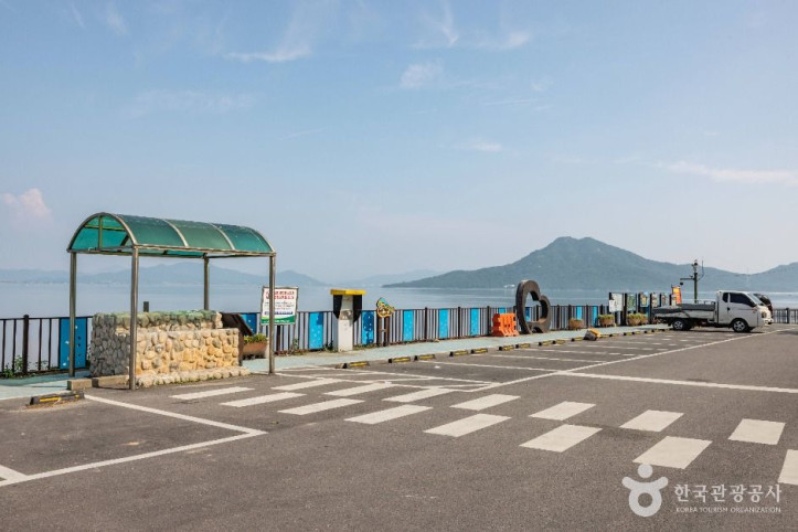 교동도선착장대합실 여행 추천 - 메고지고