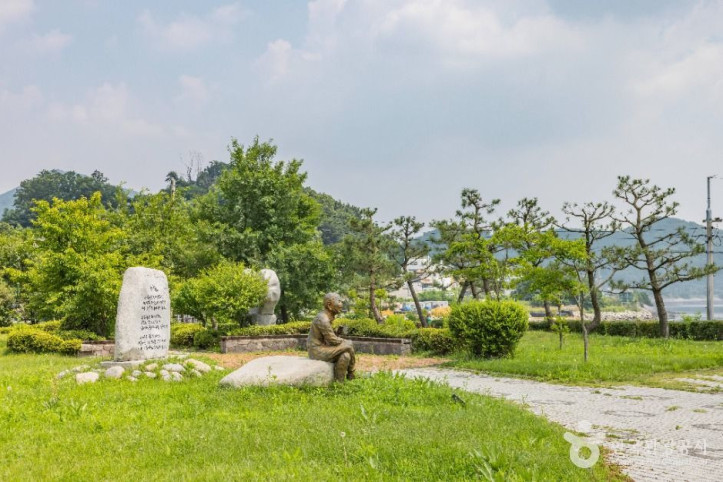 천상병 귀천(歸天) 공원 여행 추천 - 메고지고