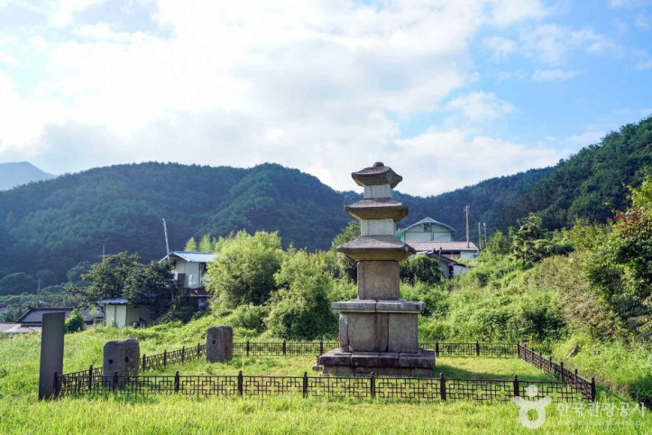 삼장사지 삼층석탑 여행 추천 - 메고지고