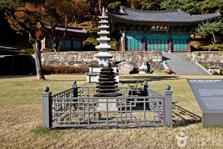 충주 창룡사 다층 청석탑 여행 추천 - 메고지고