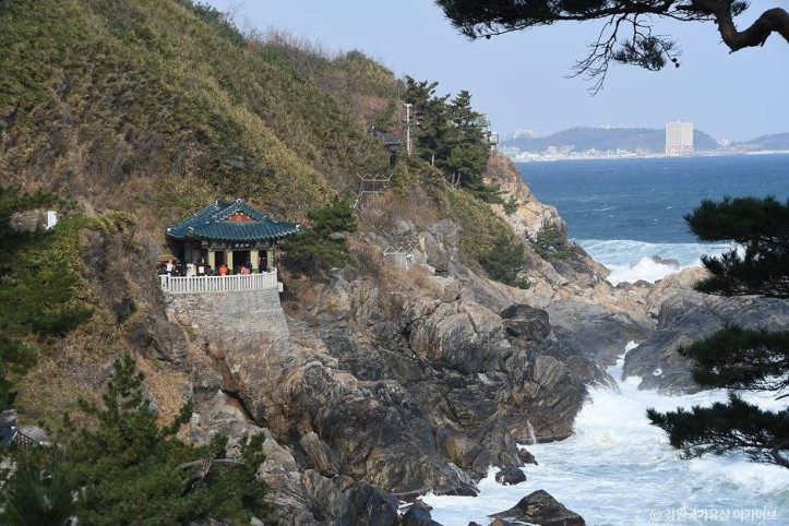 홍련암 여행 추천 - 메고지고
