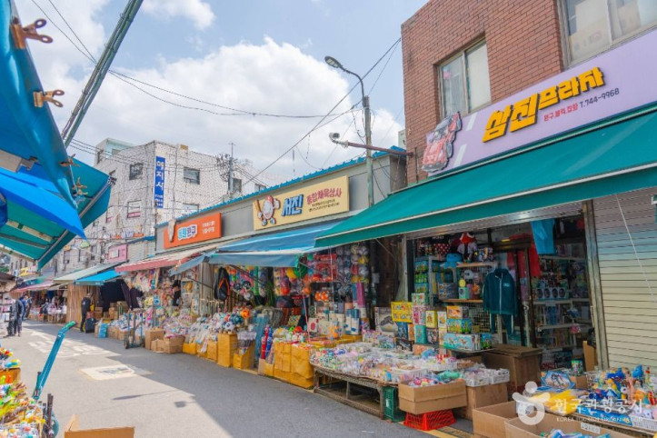 동대문 문구완구거리 (창신동 문구완구시장) 여행 추천 - 메고지고