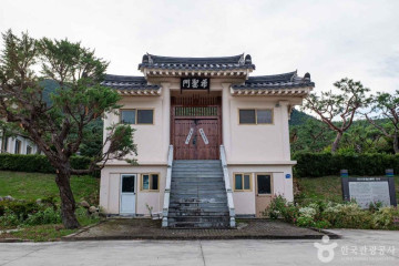 도리마을은행나무숲 여행 추천 - 메고지고