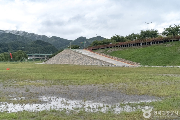 동강둔치공원 여행 추천 - 메고지고
