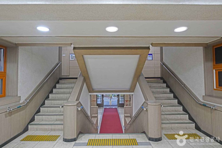 인천중구청(구 인천부 청사) 여행 추천 - 메고지고