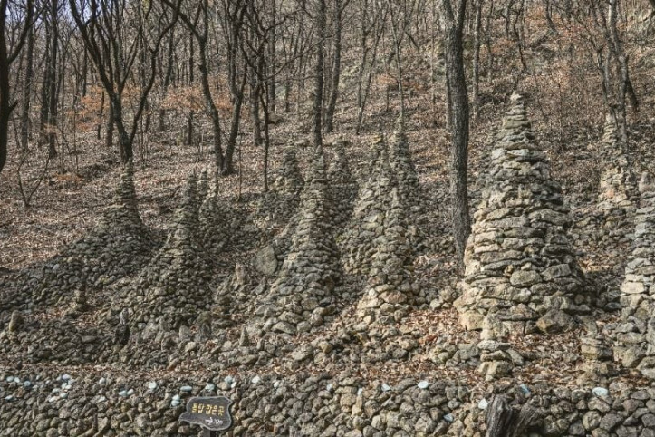 팔룡산 돌탑공원 여행 추천 - 메고지고