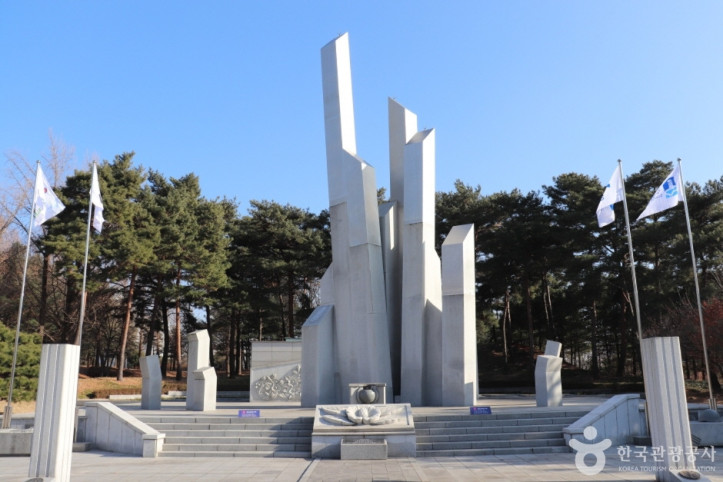 수원 현충탑 여행 추천 - 메고지고